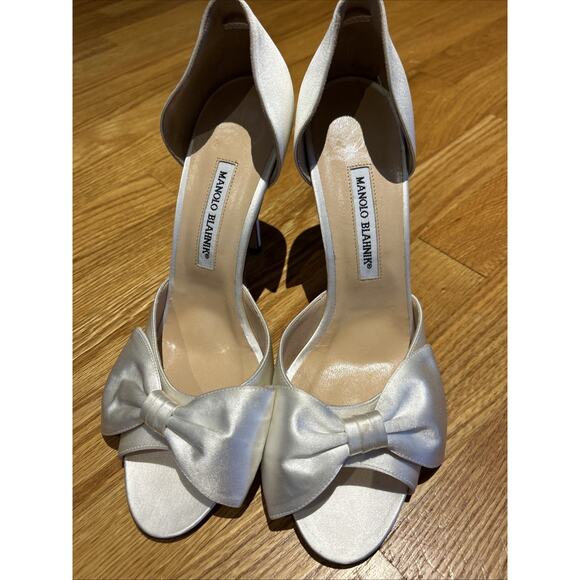 Manolo Blahnik cream satin D'orsay stiletto's 41 1/2 bow peep tow Italy New - Picture 1 of 16